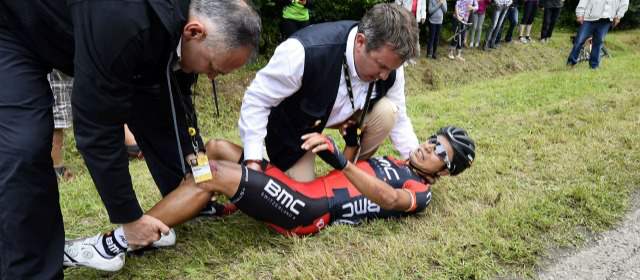 Darwin Atapuma cayó en la trampa de un Tour cruel | El pedalista nariñense John Darwin Atapuma se fracturó en el Tour galo y abandonó. FOTO afp