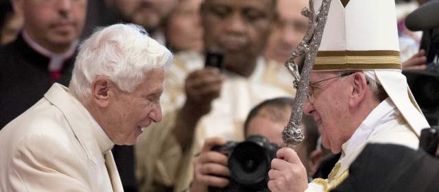 El papa Francisco nombra a 19 cardenales en presencia de Benedicto XVI |