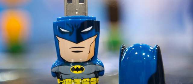 Los útiles mueven las billeteras y las tendencias | Las memorias USB son la forma de entregar los trabajos y de almacenar materiales de estudio. FOTO BLOOMBERG