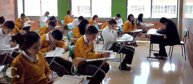 Un colegio moderno y clásico | Las nuevas aulas de clase fueron aprovechadas para iniciar la primera prueba de las Olimpiadas del conocimiento. FOTO JUAN D. UMAÑA