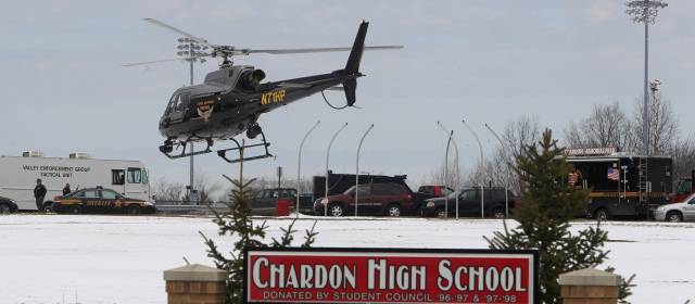 Murió uno de los estudiantes heridos durante tiroteo en escuela de Ohio | AP