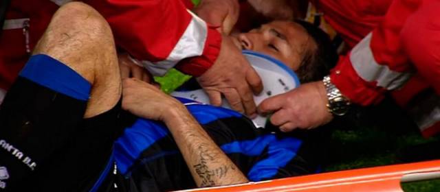 Yepes fue retirado con cuello ortopédico de partido con el Atalanta