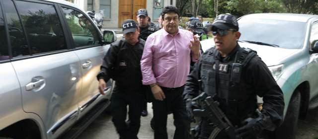 El Gobernador de La Guajira respondería por tres homicidios | El gobernador Francisco Gómez fue llevado al búnker de la Fiscalía en Bogotá. FOTO COLPRENSA