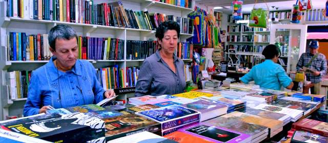 Van 20 años Al pie de la letra | La librería ya tiene una sola sede, en Brasilia. Ya no están en Carlos E. FOTO JUAN ANTONIO SÁNCHEZ.