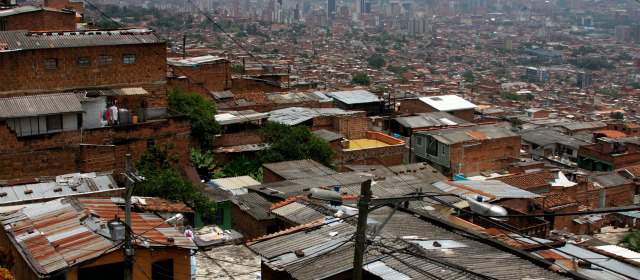 13.775 casas están en zona de riesgo no recuperable | El censo dirá cuántas deben ser intervenidas, reubicadas, tituladas o legalizadas. FOTO róbinson sáenz