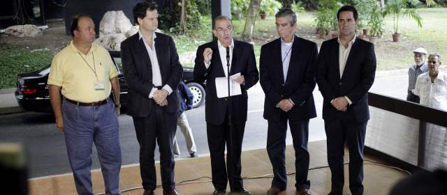 Diálogos entre Gobierno y Farc se reanudan en diciembre |