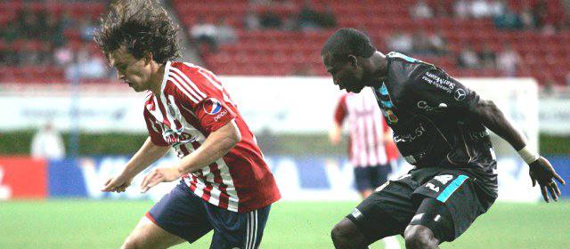 Chivas evitaron el naufragio con un gol en el último minuto | Chivas logró un empate en casa ante el Deportivo Quito. FOTO REUTERS