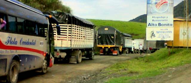 Continúa cerrada la vía entre Risaralda y Chocó | FOTO CORTESÍA @carlosmontes27