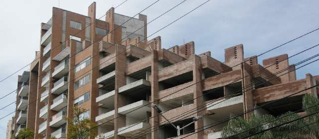 En Asensi también viven el drama del desalojo | Asensi está ubicada al frente de Space y también fue construido por la firma CDO. FOTO JULIO CÉSAR HERRERA