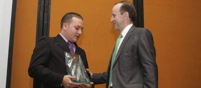 Se entregaron los premios Emprender Paz | Colprensa |