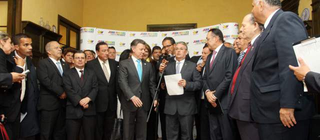 Mayorías conservadoras se adhieren a la campaña de Santos |