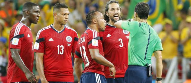 El abogado afirma que él, así como los 47 millones de colombianos "que vivimos con horror el desastroso arbitraje de Velasco Carvalho". FOTO JUAN ANTONIO SÁNCHEZ