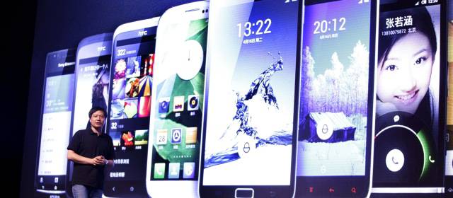 Frabricante de smartphones china le sigue los pasos a Apple | FOTO REUTERS