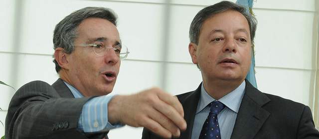 Polémica entre expresidente Uribe y exministro Silva | Foto Archivo | El expresidente Álvaro Uribe Vélez respondió este miércoles a las revelaciones de su ministro de Defensa, Gabriel Silva Luján.