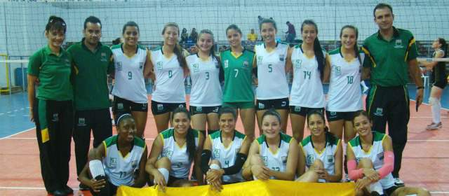 Gran tarea de los universitarios | En el voleibol femenino, el Politécnico impuso condiciones y logró festejar. FOTO cortesía