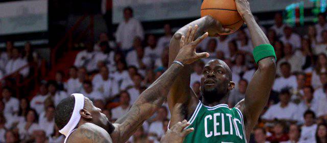 Garnett, Pierce y Pietrus ponen a Celtics a un triunfo de las Finales | El veterano ala-pívot Kevin Garnett fue la figura del encuentro. FOTO REUTERS