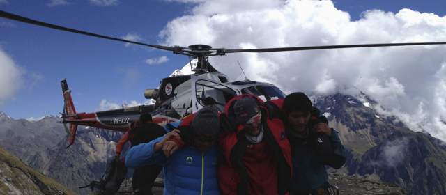 La tragedia tocó este domingo el Himalaya. | Reuters | La tragedia tocó este domingo el Himalaya.