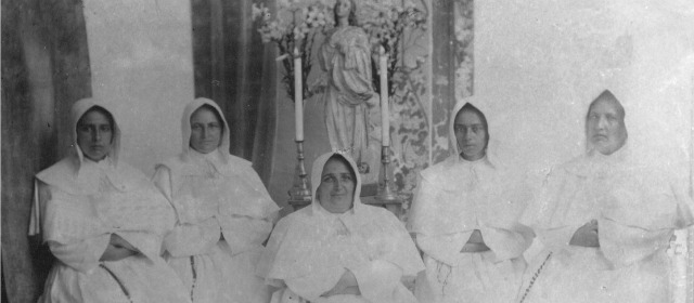 Dos miradas sobre la madre espiritual de 400.000 indígenas