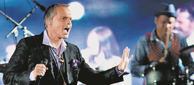 Y no cantó el papito Bosé | La gira Papitwo aterrizó en Bogotá el jueves pasado. En el Coliseo El Campín, el cantante español interpretó canciones nuevas y sus grandes éxitos de siempre. Entre otros Linda, Amiga, Morena Mía y Creo en Ti. El tour seguía en Lima. FOTO COLPRENSA