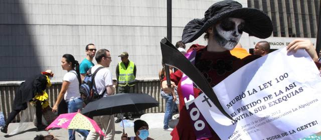 La Marcha Blanca clama por un nuevo sistema de salud | Las organizaciones consideran que la Ley 100 no es un garante para los ciudadanos. Piden que sea derogada. Foto Róbinson Sáenz.