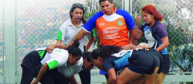 Rugby femenino, en todo su furor |