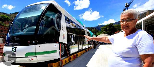 Viajó en el tranvía hace 80 años y espera con ilusión usar el nuevo | Martha aplaude que la Alcaldía reviva el sistema de transporte de antaño. FOTO MANUEL SALDARRIAGA