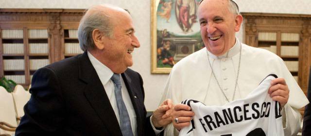 El papa Francisco recibió a Joseph Blatter y hablan de fútbol | Foto: Archivo