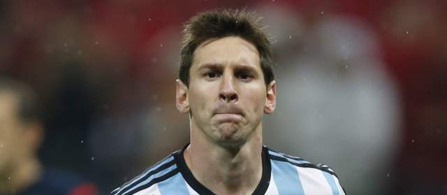 Messi busca un sitio en el podio de los inmortales | De lograr hoy el título mundial, el argentino Lionel Messi podría ser considerado por muchos como el futbolista más grande de la historia. Es el trofeo que más ansía en su vitrina. FOTO COLPRENSA