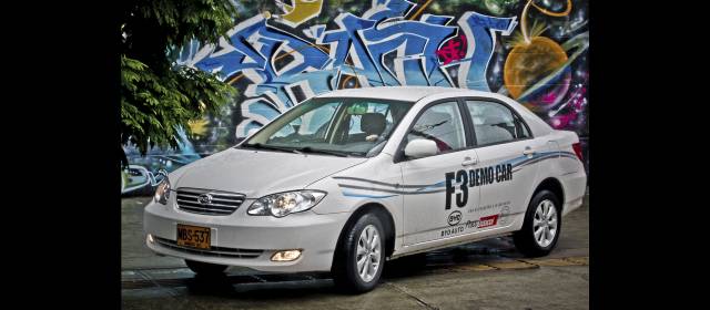 El F3, otra carta de BYD en el país | El BYD F3 es un vehículo con buen espacio tanto para sus pasajeros como para el conductor. Además, cuenta con un motor que entrega 105 caballos de fuerza. FOTO JONATHAN CARVAJAL