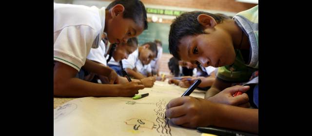 El tiempo libre se usa en artes, idiomas y tecnología | Cultura, deporte, tecnologías y bilingüismo hacen parte de Jornadas complementarias: No son obligatorias para los estudiantes y aspiran a beneficiar a 74.000 niños. FOTO MANUEL SALDARRIAGA