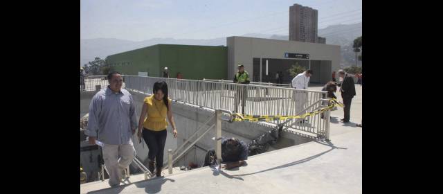 De Bello a La Estrella en 42 minutos | Últimos acabados en la plazoleta de la estación La Estrella, un nuevo espacio para el encuentro de la comunidad. FOTO HERNÁN VANEGAS