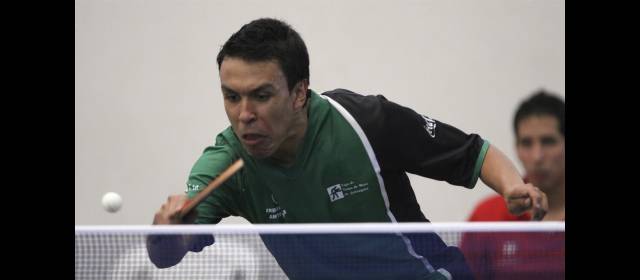 Raqueta corta tiene gran compromiso | Alexánder Echavarría es la carta fuerte de Antioquia para Juegos Nacionales. FOTO HERNÁN VANEGAS