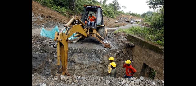 La Medellín-Quibdó, a paso lento | La Fase I de la transversal Medellín-Quibdó estará lista en septiembre. La Fase II concluiría en noviembre de 2016. Los contratistas avanzan en mantenimiento. FOTO MANUEL SALDARRIAGA