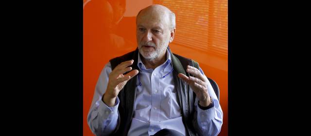 Senador Sudarsky propone revolcón electoral | El senador del Partido Verde John Sudarsky presentó un proyecto para reformar el sistema electoral colombiano, que espera nuevas prácticas de la política en el país. FOTO MANUELA PALACIO