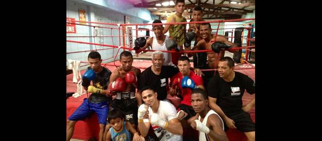 El Momo y Cuadrilátero, últimos legados de Billy | Este es el grupo de pegadores colombianos que vive y se entrena en el gimnasio de Cuadrilátero, propiedad del fallecido Billy Chams. En el centro, el técnico Orlando Pineda. FOTO CORTESÍA