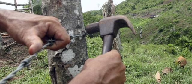 La tragedia de los reclamantes | El Gobierno espera 13.700 solicitudes de reparación en el 2012. La restitución se hará a desplazados por los grupos ilegales desde 1991. FOTO JULIO CESAR HERRERA