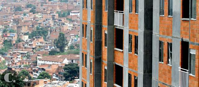 Sortean 1.030 viviendas gratis en cinco municipios | La unidad residencial Ciudad del Este es uno de los proyectos de vivienda gratuita en Medellín. FOTO DONALDO ZULUAGA