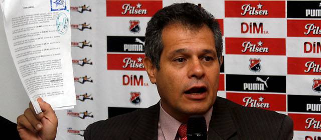 Independiente Medellín, del colapso a la esperanza | Julio Roberto Gómez presentó el documento este viernes. FOTO JULIO CÉSAR HERRERA