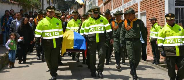 Mutiscua despidió al policía "buena gente" | Los compañeros de la Policía de Carabineros rindieron honores al mayor Méndez durante sus exequias. FOTO CORTESÍA LA OPINIÓN