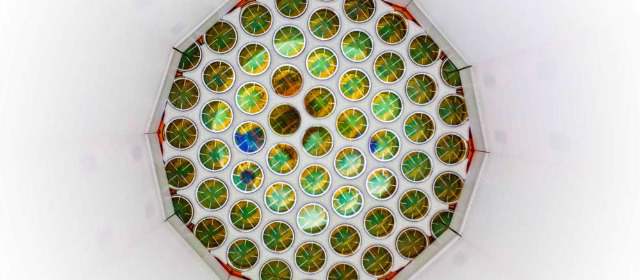 Materia oscura se sigue escondiendo muy bien | Tubos que detectan hasta un solo fotón de luz. Registran la intensidad de colisiones Wimp-xenón. Cortesía SANFORD