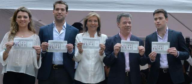 "Ayer ganó la selección Colombia, hoy gana la democracia": Santos |