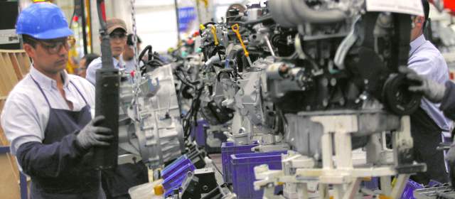 Industria automotriz pide acelerar medidas de apoyo | Con una inversión de US$200 millones la ensambladora General Motors Colmotores dio un paso importante en su proceso de industrialización, al inaugurar ayer el primer proceso de estampación de piezas para los automóviles de la marca Chevrolet. FOTO COLPRENSA