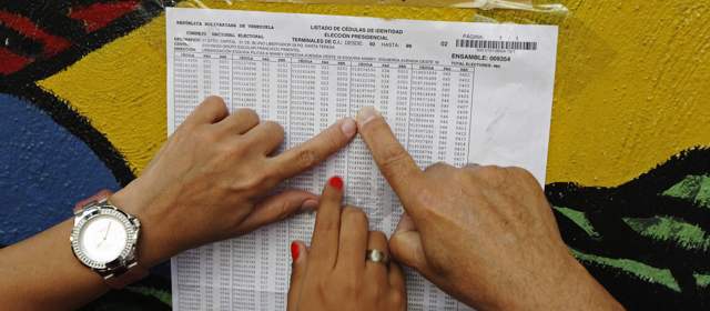 Elecciones en Venezuela: venezolanos radicados en Cuba acuden a votar | Reuters | Los venezolanos votan en el consulado de este país en La Habana, Cuba.