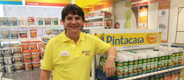 Pintuco venderá US$600 millones en 11 países | Andrés Ortega, gerente de Pintuco, destaca que el modelo de tiendas de pintura está en 10 países. FOTO HERNÁN VANEGAS