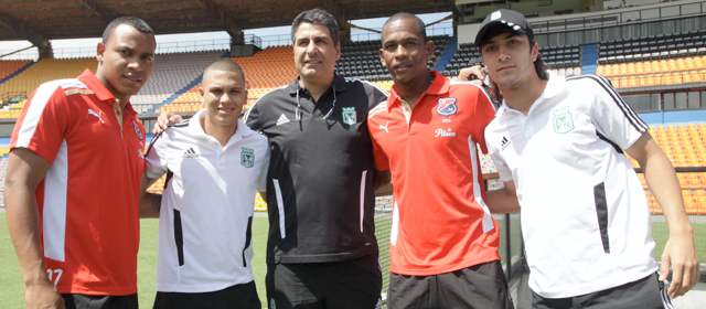 Así lo anunció el secretario de Gobierno, Mauricio Facio Lince Prada, en la mañana de este viernes, cuando las autoridades presentaron las medidas para prevenir disturbios de hinchas excusados en el partido. | Este viernes se reunieron jugadores y directivos de los equipos para hacer un llamado a vivir el clásico en paz. Foto Hernán Vanegas.