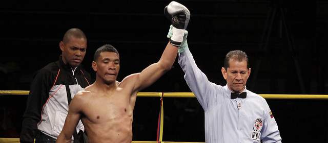 Alexander El Cachaco Brand se coronó campeón mundial de boxeo división supermediano, tras vencer por knock out técnico en 10 asaltos al uruguayo Jorge La perla negra Rodríguez. FOTO COLPRENSA