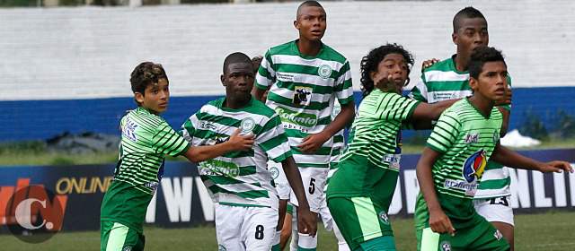 Antioquia y Bogotá dieron el primer paso hacia final en Bello | Los chicos de Sucre dieron la pelea. FOTO Donaldo Zuluaga