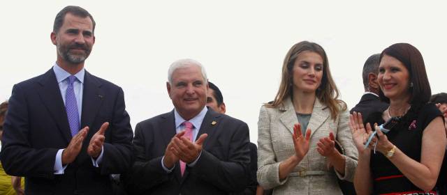 Los príncipes de Asturias visitan el Canal de Panamá | Foto: Reuters