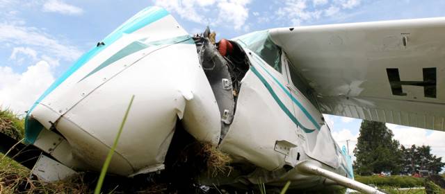 A Medellín fueron trasladados los dos heridos por accidente de avioneta en San Félix | La avioneta cayó en un sector conocido como Cuatro vientos. Foto Jaime Pérez.