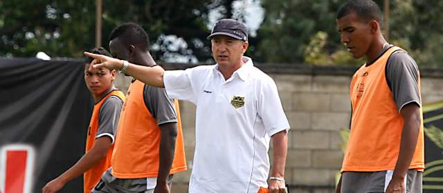 Navarrete le pone su sello al Itagüí | Carlos Navarrete es el sexto técnico dorado. FOTO JULIO HERRERA